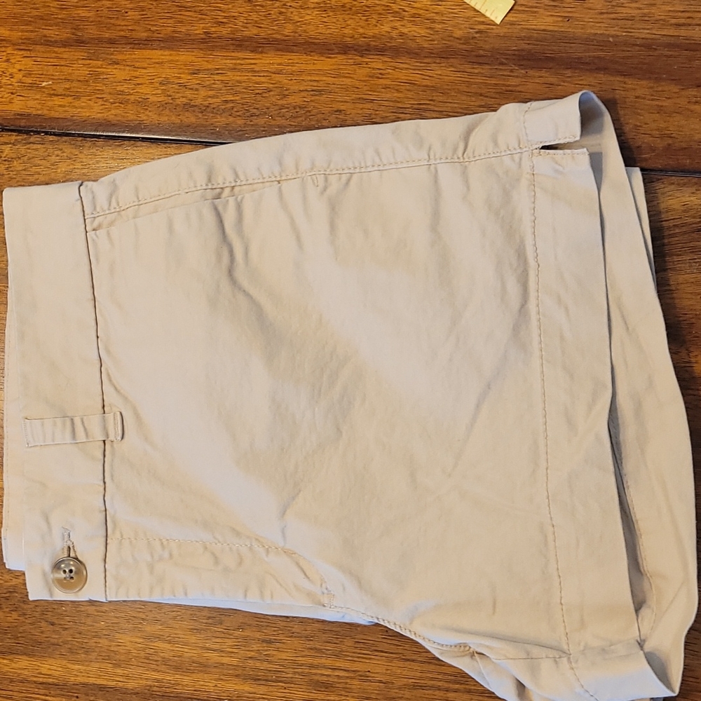 Old Navy khaki Chino shorts sz 6